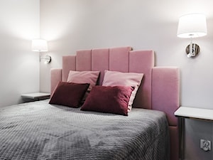 Apartament w Krakowie wzorowany na filmie "Grand Budapest Hotel" - Sypialnia, styl glamour - zdjęcie od Jankowska Design