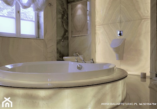 Rezydencja Wilanów - Duża z marmurową podłogą łazienka z oknem - zdjęcie od BAUART STUDIO Pracownia Architektury