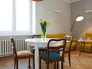 Vintage z pepitką - Mała szara jadalnia w salonie, styl vintage - zdjęcie od BLOKprojekt
