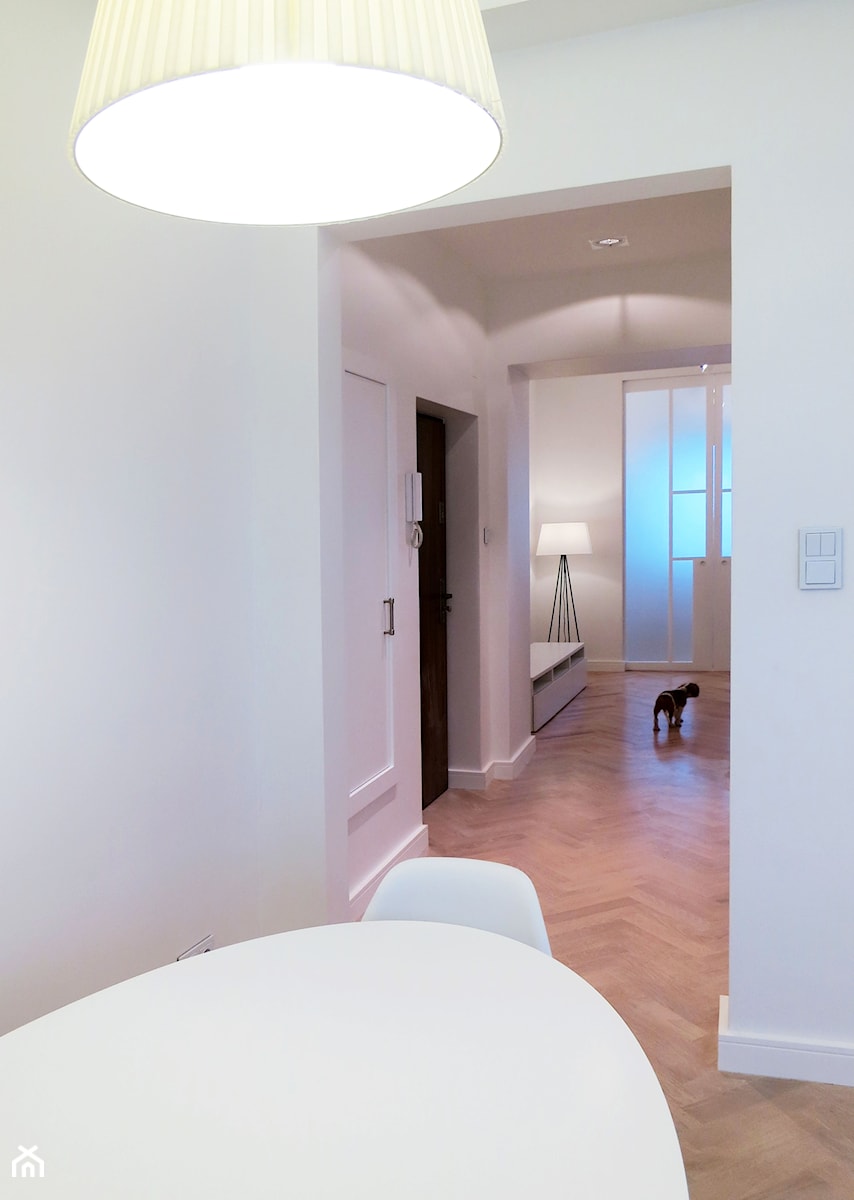 mieszkanie prywatne u.Koszykowa, Warszawa - Mała biała jadalnia jako osobne pomieszczenie, styl nowoczesny - zdjęcie od Mastermania manufaktura wnętrz