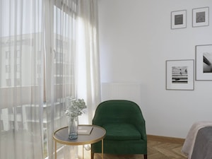 Żoliborz - 70 m.² - Mała biała sypialnia, styl vintage - zdjęcie od Studio Monocco