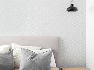 Mokotów - realizacja - 105m.² - Mała biała szara sypialnia, styl skandynawski - zdjęcie od Studio Monocco