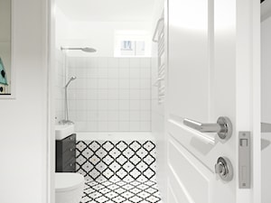 Żoliborz - 50m² - Mała łazienka z oknem, styl nowoczesny - zdjęcie od Studio Monocco