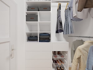 Bemowo - 90 m² - Mała zamknięta garderoba, styl minimalistyczny - zdjęcie od Studio Monocco