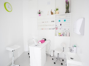 Salon fryzjerski - Marki - Salon kosmetyczny wnętrza publiczne, styl nowoczesny - zdjęcie od Studio Monocco