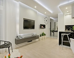 Nowoczesne mieszkanie w Gdańsku - Mały biały salon z kuchnią, styl nowoczesny - zdjęcie od INDEZZO - Homebook