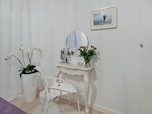 Nowoczesne mieszkanie w Gdańsku - Średnia biała sypialnia - zdjęcie od INDEZZO