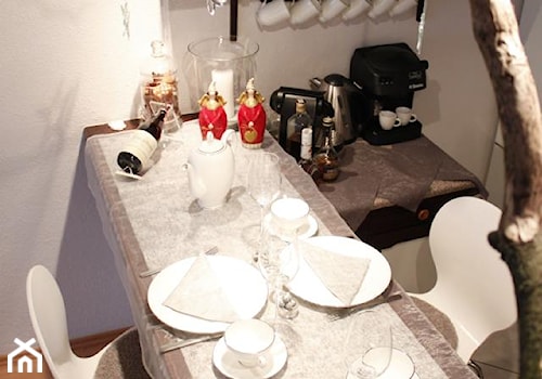 Bajkowy domek - Mała szara jadalnia jako osobne pomieszczenie, styl nowoczesny - zdjęcie od bemydesign