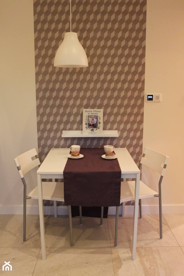 mieszkanie w Ursusie - projekt zrealizowany dla programu TV Dekoratornia - Jadalnia, styl nowoczesny - zdjęcie od bemydesign