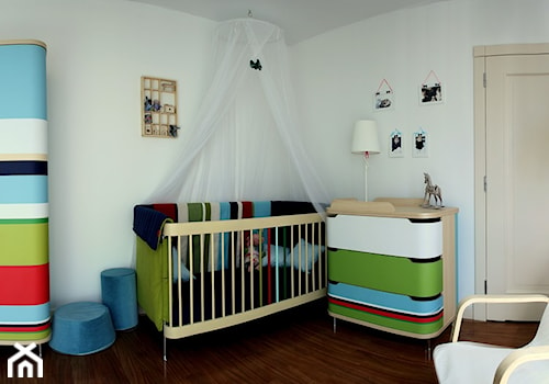 pokój dla niemowlaka - projekt zrealizowany dla programu TV MiniDeco - zdjęcie od bemydesign