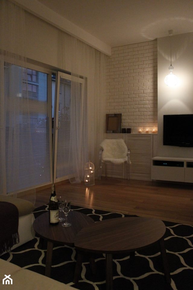mieszkanie w Ursusie - projekt zrealizowany dla programu TV Dekoratornia - Salon, styl nowoczesny - zdjęcie od bemydesign