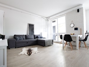 projekt mieszkania 41m2 na Pradze Południe - Duży biały salon z jadalnią, styl nowoczesny - zdjęcie od bemydesign