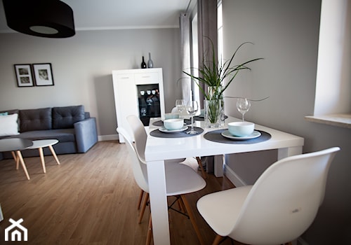 Mieszkanie pod wynajem I - Średnia szara jadalnia w salonie, styl skandynawski - zdjęcie od Studio Decorativa Design