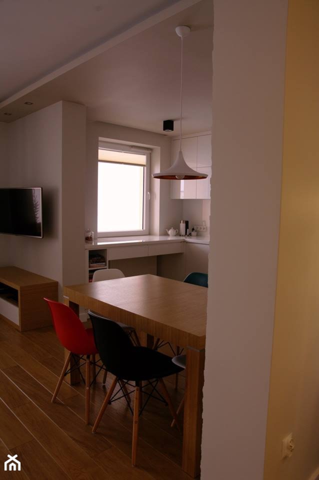 Nowoczesne Mieszkanie z dawką koloru - Kuchnia, styl nowoczesny - zdjęcie od Studio Decorativa Design