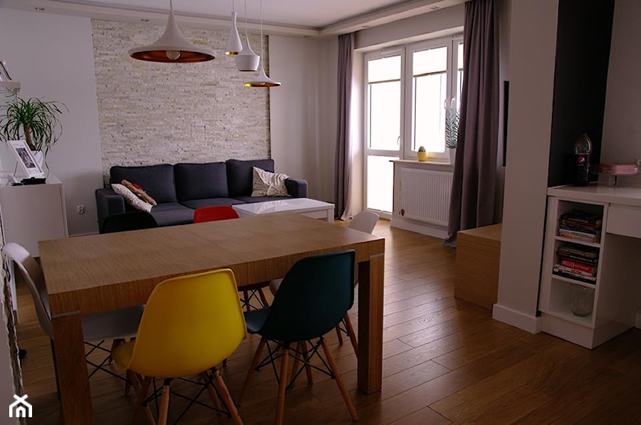 Nowoczesne Mieszkanie z dawką koloru - Średni biały salon z jadalnią, styl nowoczesny - zdjęcie od Studio Decorativa Design