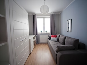 Mieszkanie pod wynajem I - Średnie z sofą niebieskie biuro, styl skandynawski - zdjęcie od Studio Decorativa Design