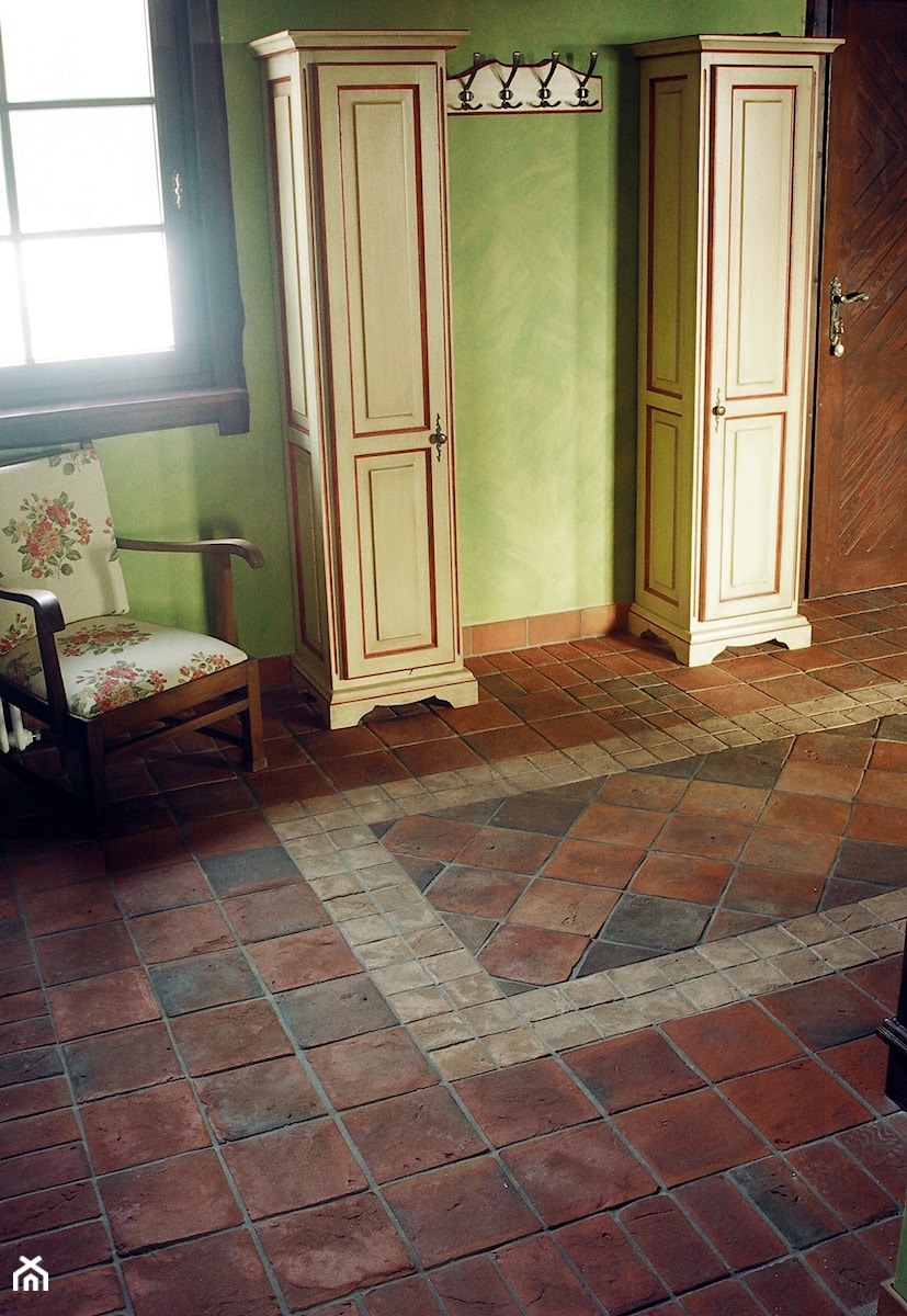 Korytarz / przedpokój rustykalna podłoga z cegły - Terakota Gotycka - zdjęcie od domRustykalny.pl - Rogiński Warsztat Artystyczny