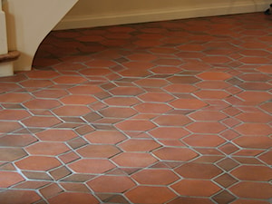 Płytki cegła na podłodze - Mozaika podłogowa GWIAZDY - zdjęcie od domRustykalny.pl - Rogiński Warsztat Artystyczny