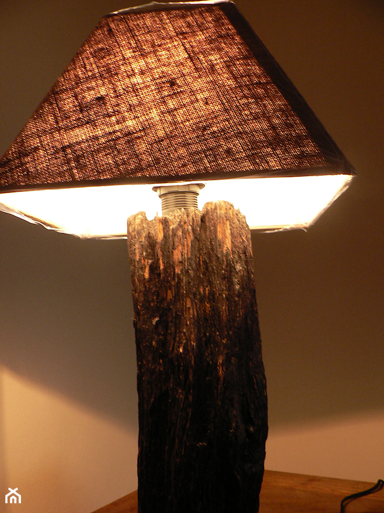 Stylowa lampa z drewna - zdjęcie od FreshLook - Homebook