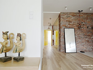 MIESZKANIE 102M² – MIASTECZKO WILANÓW - Duży biały hol / przedpokój, styl skandynawski - zdjęcie od Devangari Design