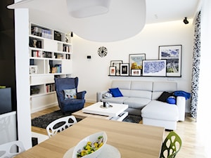 MIESZKANIE 74M² – ZIELONY ŻOLIBORZ - Średnia biała jadalnia w salonie, styl nowoczesny - zdjęcie od Devangari Design