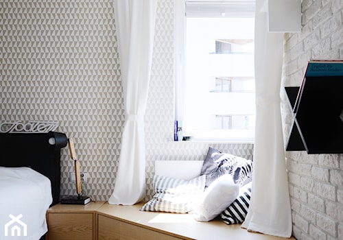 MIESZKANIE 62M² – PRAGA POŁUDNIE - Duża beżowa biała sypialnia, styl skandynawski - zdjęcie od Devangari Design