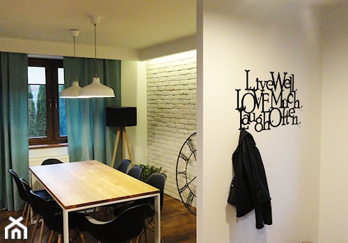 METAMORFOZA W GRODZISKU MAZ. - Średnia biała jadalnia jako osobne pomieszczenie, styl skandynawski - zdjęcie od Devangari Design