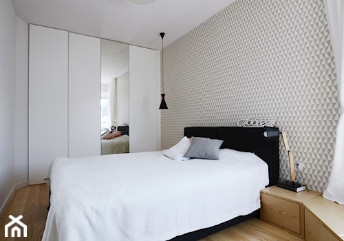 MIESZKANIE 62M² – PRAGA POŁUDNIE - Średnia beżowa biała sypialnia, styl skandynawski - zdjęcie od Devangari Design