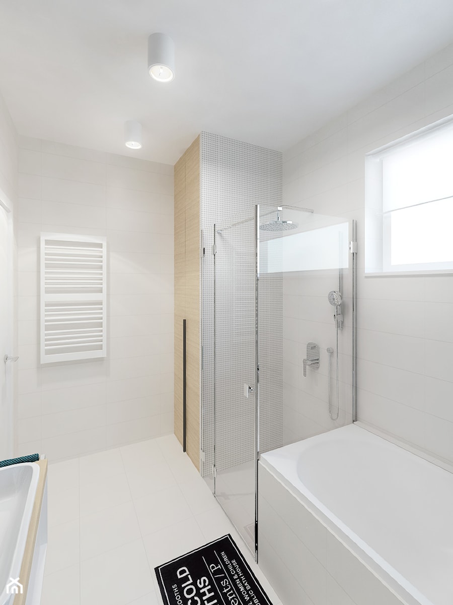 DOM 73M² – LUBOŃ K.POZNANIA - Średnia jako pokój kąpielowy łazienka z oknem, styl skandynawski - zdjęcie od Devangari Design