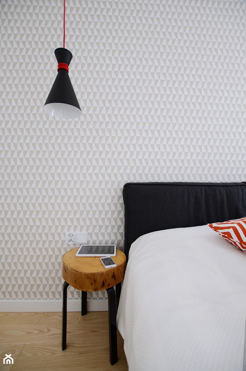 MIESZKANIE 62M² – PRAGA POŁUDNIE - Średnia biała szara sypialnia, styl skandynawski - zdjęcie od Devangari Design