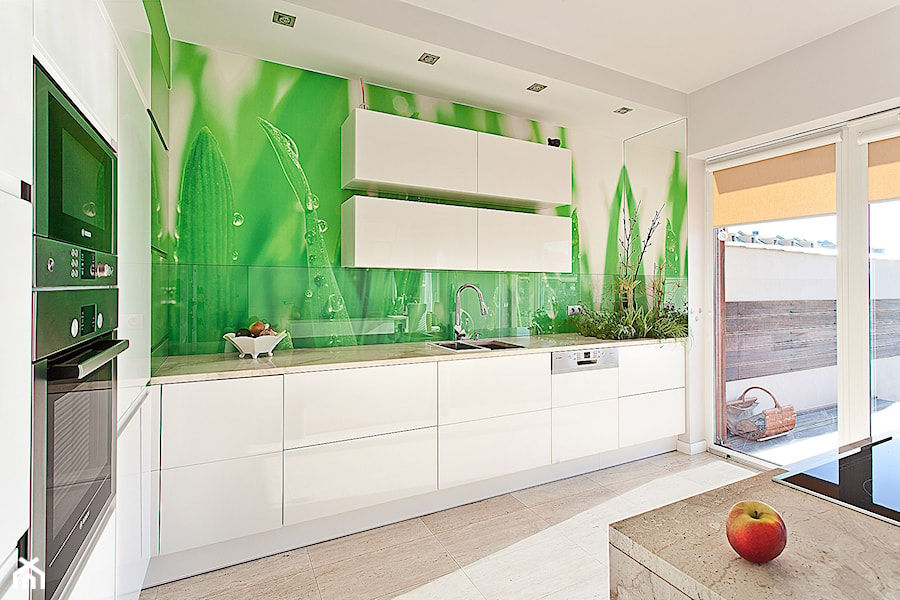 biało-zielona kuchnia - zdjęcie od Monika Staniec Interior Design