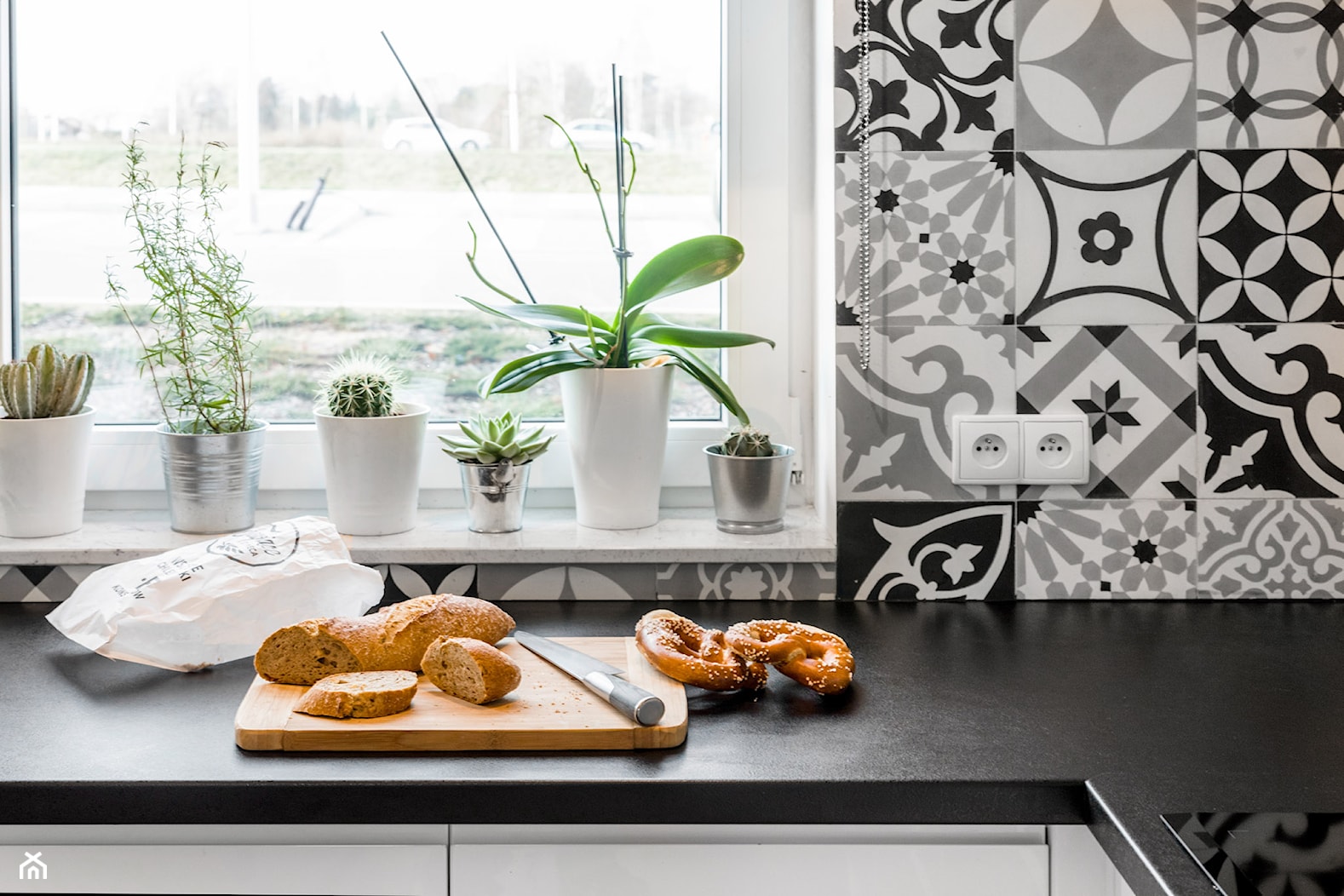 Kuchnia pod antresolą - zdjęcie od Monika Staniec Interior Design - Homebook