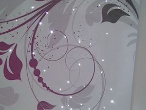grafika i światłowody na suficie - zdjęcie od Sufitowe Rewolucje - sufity napinane kompleksowy montaż