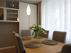 Mieszkanie w Jaworznie - realizacja - Mała czarna jadalnia jako osobne pomieszczenie - zdjęcie od Magdalena Sidor