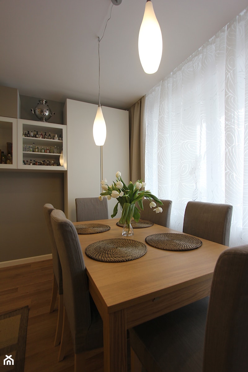 Mieszkanie w Jaworznie - realizacja - Mała czarna jadalnia jako osobne pomieszczenie - zdjęcie od Magdalena Sidor