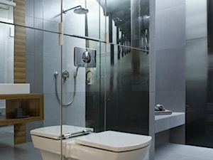 KĄPIEL POD MOLO-ŁAZIENKA WARSZAWA - Średnia bez okna ze szkłem na ścianie łazienka, styl nowoczesny - zdjęcie od THE VIBE