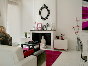 Eksplozja różu i złota - Średni biały salon z kuchnią z jadalnią, styl glamour - zdjęcie od Pracownia InSide