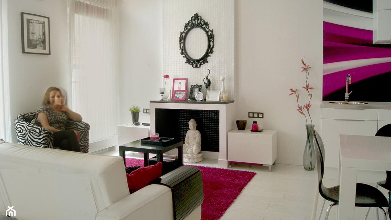 Eksplozja różu i złota - Średni biały salon z kuchnią z jadalnią, styl glamour - zdjęcie od Pracownia InSide - Homebook