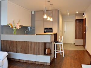 salon z aneksem kuchennym - zdjęcie od Kavalerka Studio