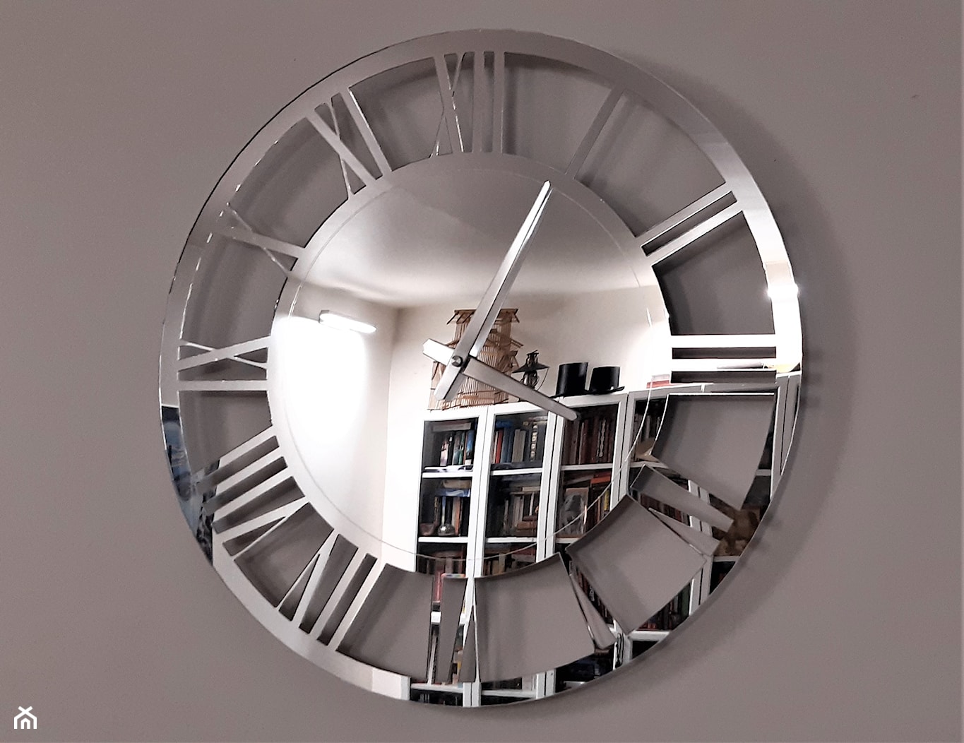 wykonany z lustra akrylowego zegar ścienny - zdjęcie od 4FunDesign - Homebook