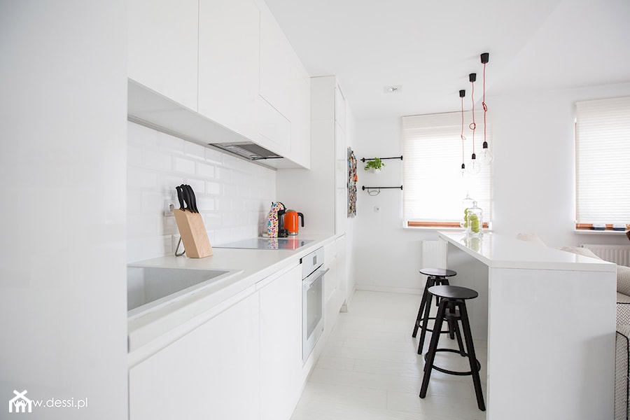 Mieszkanie w bieli - Kuchnia, styl skandynawski - zdjęcie od Dessi