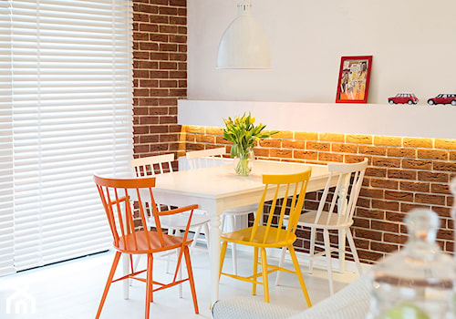 Mieszkanie w bieli - Średnia szara jadalnia jako osobne pomieszczenie, styl skandynawski - zdjęcie od Dessi