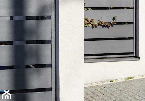 Grafitowe ogrodzenie aluminiowe - zdjęcie od XCEL Ogrodzenia