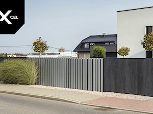 Monochrome. Nowoczesne ogrodzenie aluminiowe - Ogród, styl nowoczesny - zdjęcie od XCEL Ogrodzenia