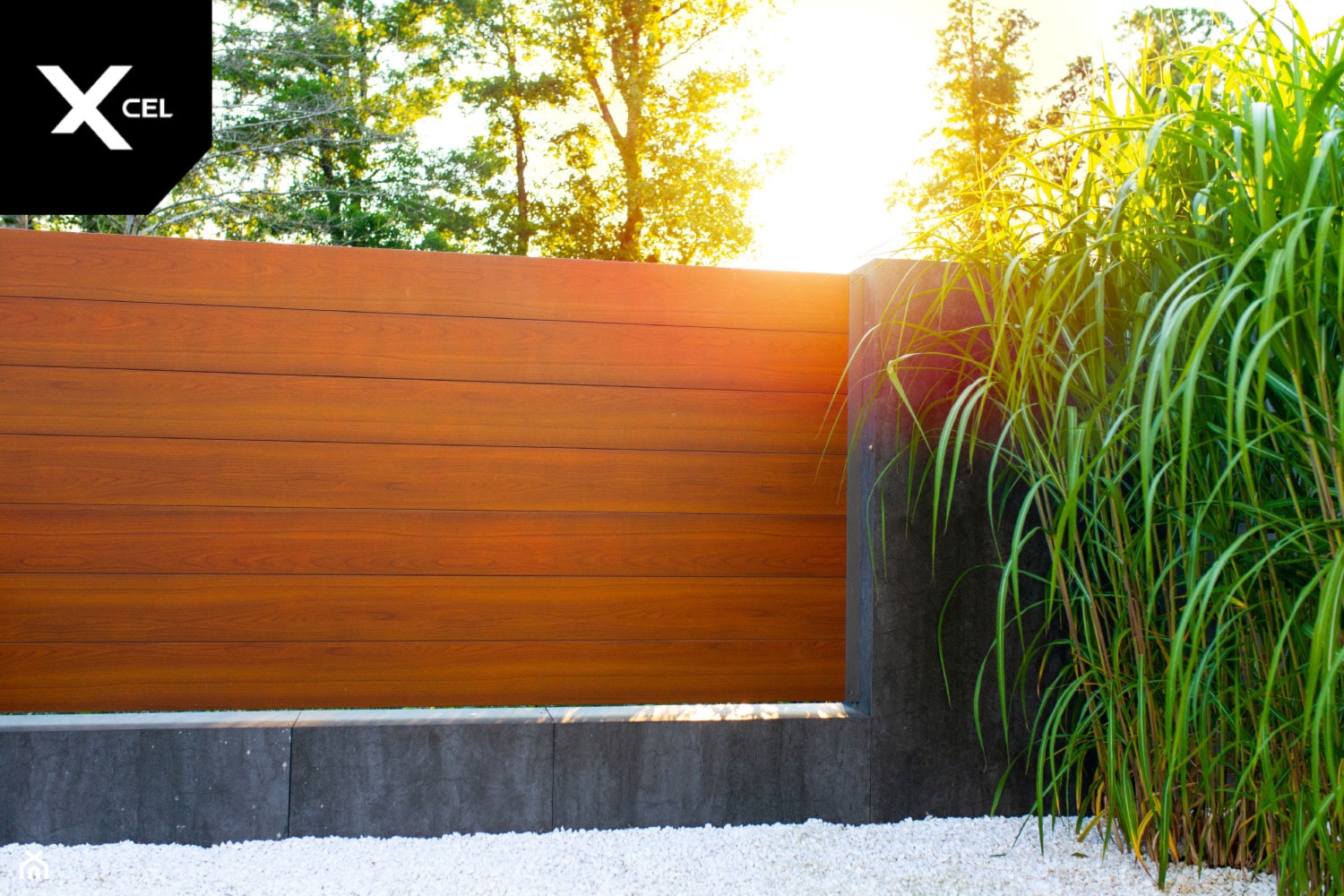 Poziome ogrodzenie drewnopodobne - zdjęcie od XCEL Ogrodzenia - Homebook