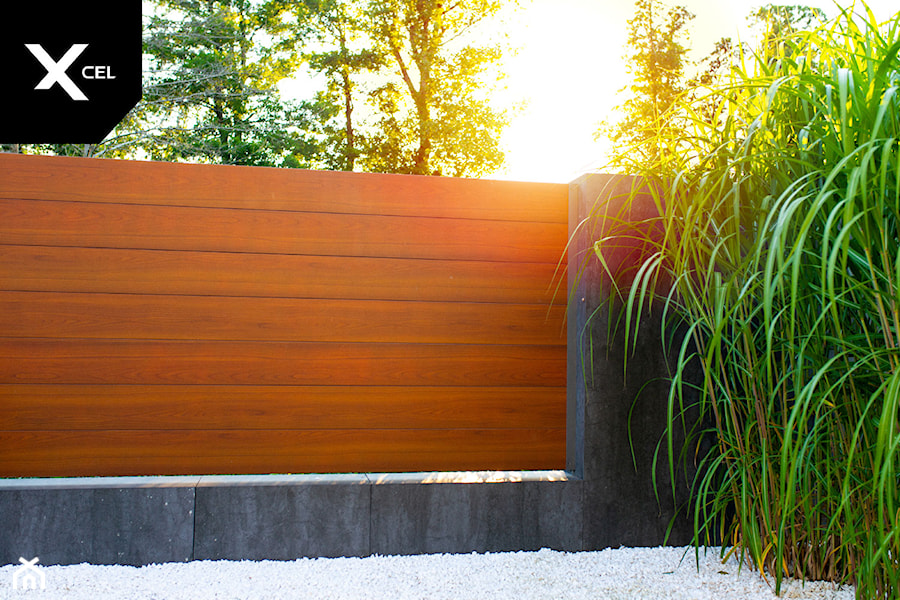 Poziome ogrodzenie drewnopodobne - zdjęcie od XCEL Ogrodzenia