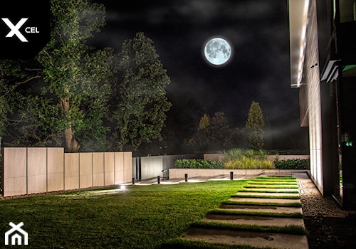 Pełnia księżyca nad nowoczesnym ogrodzeniem - zdjęcie od XCEL Ogrodzenia