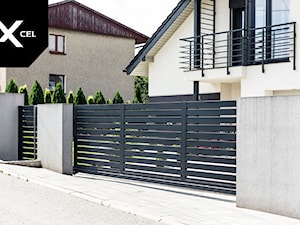Grafitowe ogrodzenie aluminiowe z bramą przesuwną - zdjęcie od XCEL Ogrodzenia