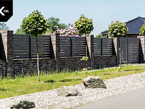 Antracytowe ogrodzenie aluminiowe - zdjęcie od XCEL Ogrodzenia