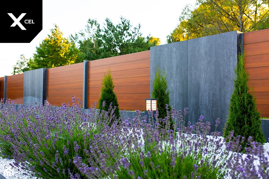 Poziome ogrodzenie z drewnopodobnego aluminium - zdjęcie od XCEL Ogrodzenia